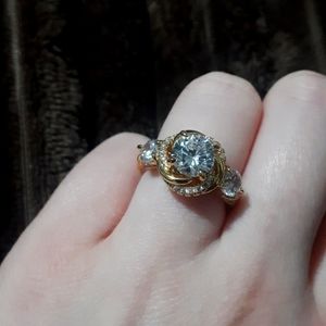 Jeulia Floral Halo Round Cut Sterling Silver Ring